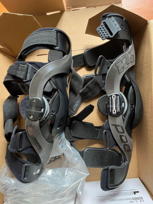 POD BRAND KNEE BRACE MEDIUM/LARGE ORIGINAL