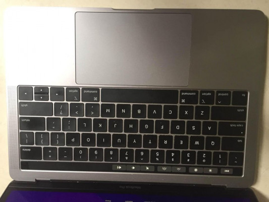 MacBook pro 13inch 8gb 256ssd touchbar 2018