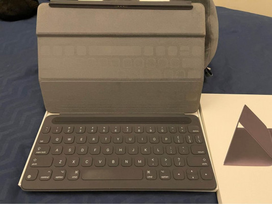 ipad pro smart keyboard (SIZE 10.5)