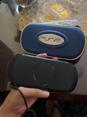 PSP Slim 2000 with GAMES