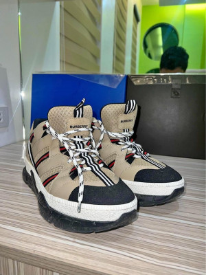 Burberry Men for sale