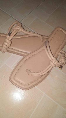 CHARLES AND KEITH SG THONG