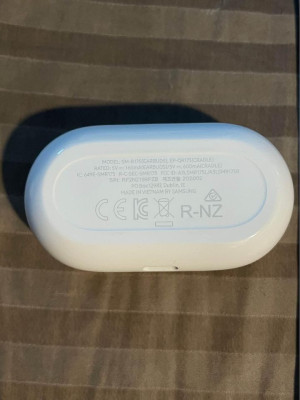 Samsung Buds Plus in white