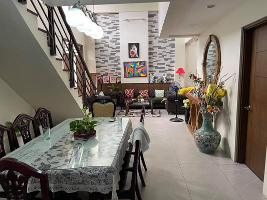 HOUSE & LOT FOR SALE