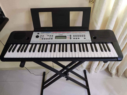 Yamaha YPT-260 61 Keys Piano Keyboard