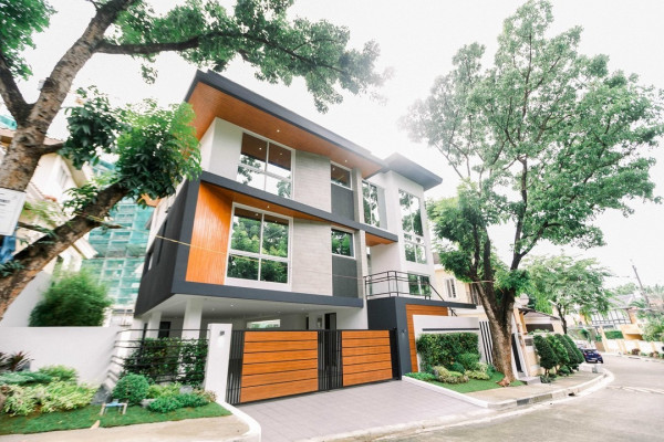 Grand Ultra-Modern House and lot for Sale