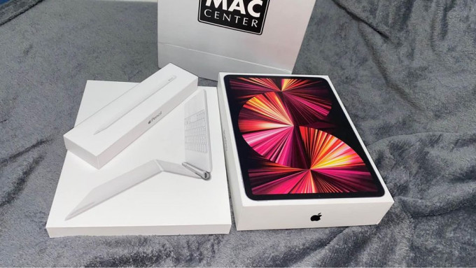 For Sale: iPad Pro M1 11-inch, Space Gray, 128GB + Magic Keyboard(2nd gen) + App