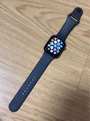 Apple Watch Series 4 (with Box and charger)