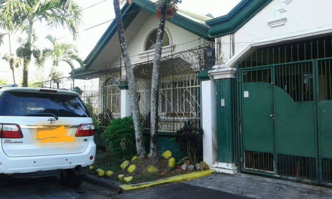 Corner House and Lot For Sale in Villa Angela 1