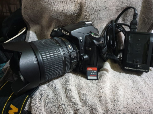 Nikon D90 with 18-105mm For sale