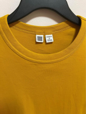 Uniqlo U Yellow Top in Medium