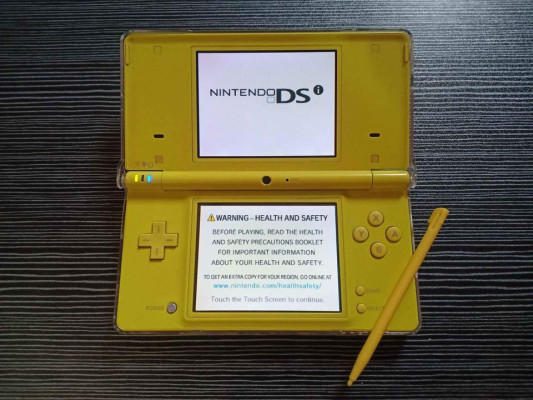 Nintendo DSi - Full Package and Ready to Play