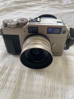 Contax G1 with Carl Ziess Biogon 28mm F2 Lens & data back and TLA140 Flash