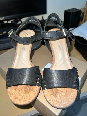 Pre-loved Clarks Wedge Sandals Black Leather US7