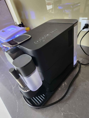 Nespresso coffee Machine With Milk Dispenser