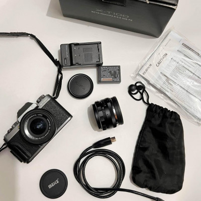 Fujifilm XT100 Camera with 15-45mm kit lens (Black Noir) + FREEBIES