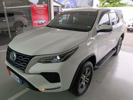 2021 Toyota fortuner 2.4g 4x2 a/t