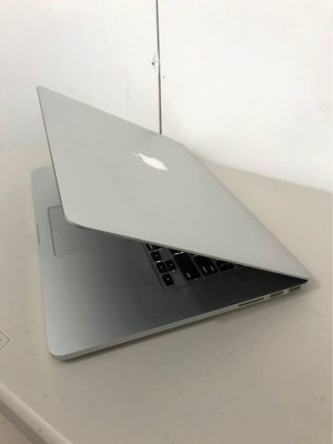 MacBook Pro 15inch RETINA Core i7 16GB/256GB