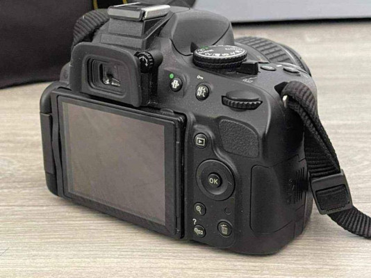 Very fresh Nikon D5100 Dslr Tilting Lcd / 18-55mm Lens