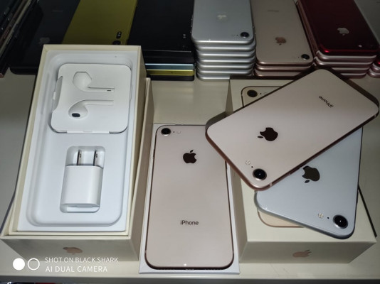 iPhone 8 256GB Factory Unlocked Complete with Box