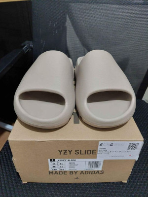YEEZY SLIDES PURE SIZE 11