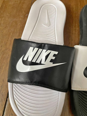 Nike victori slides