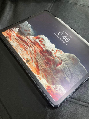iPad Pro 11-inch 2020 256GB w/ Apple Pencil 2 ✨