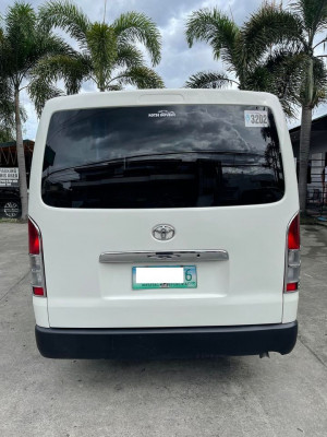 2009 Toyota hiace commuter
