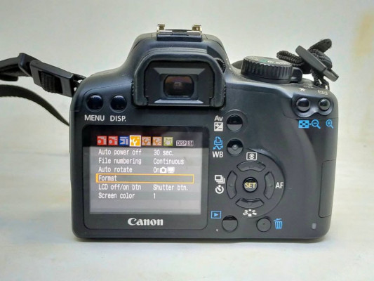 canon eos 1000d with 18-55mm is lens