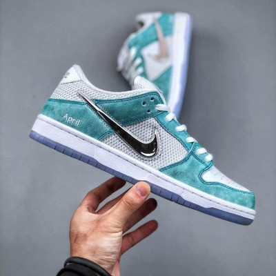 April skateboards dunk