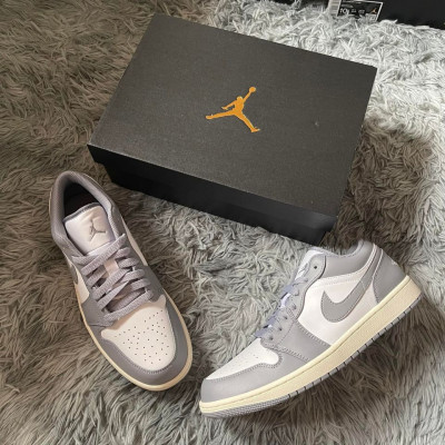 Jordan 1 Low Vintage Grey