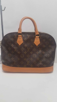 💯% authentic Louis Vuitton