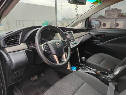 Rush toyota innova 2.8e matic 2017 model