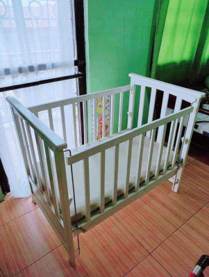 Baby Wooden Crib with uratex foam