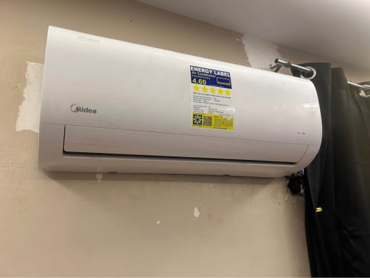 Midea celest 1hp split type inverter 1 year used only