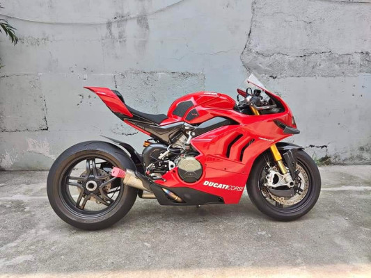 Ducati Panigale v4s 2020