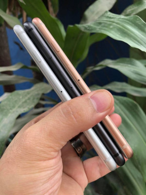 iPhone 8 256GB Factory Unlocked Complete with Box