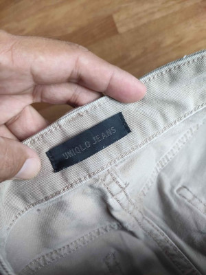 Uniqlo Skinny Tapered 2 Way Strech Khaki size 29 to 31