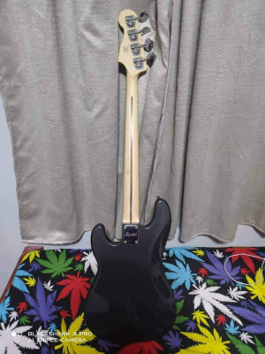 Bass guitar squire pj