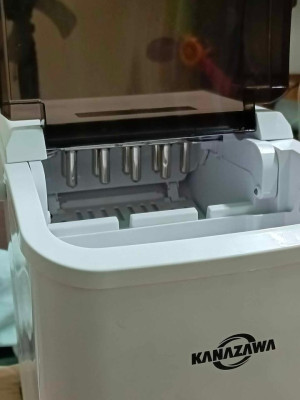 Portable ICE MAKER - 9 Ice Tubes in just 8 minutes