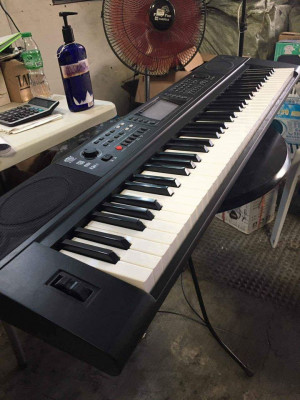 Electronic piano keyboard