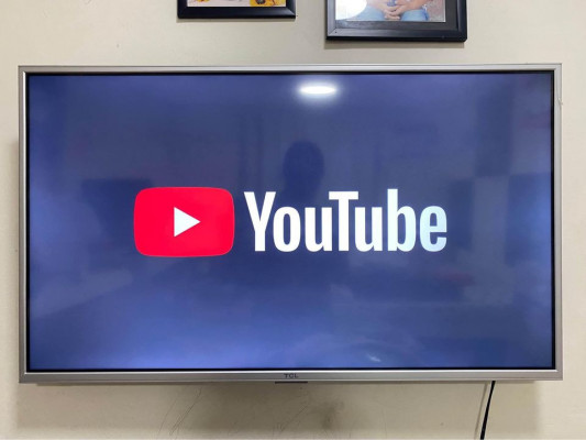 TCL 40” UHD 4K Smart TV w/ Youtube & Netflix