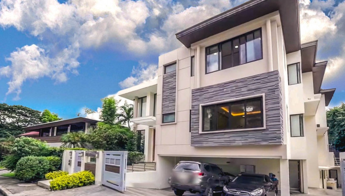 ⁣Charming Modern Ayala Alabang House for Sale