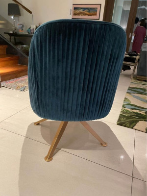 Swivel chair in Velvet Fabric