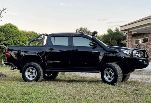 2019 Toyota hilux conquest 4x4