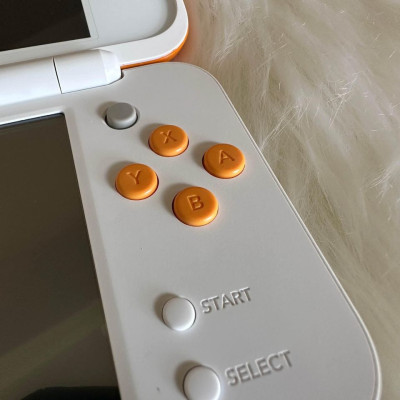 New Nintendo 2DS XL (CFW) | Orange-White