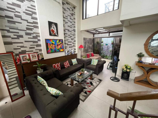 HOUSE & LOT FOR SALE