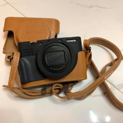 Sony Camera RX100 6 Premium Camera Package