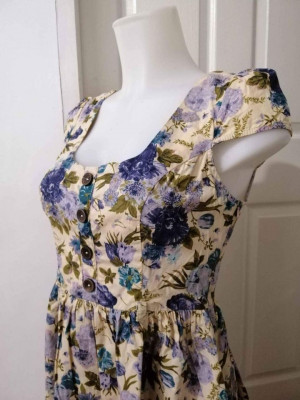 New, unused US dress.