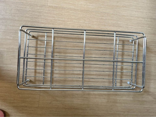 Wire basket for glass